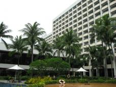 マニラ湾に面して広がる広大なトロピカルガーデンに囲まれたデラックスホテル
