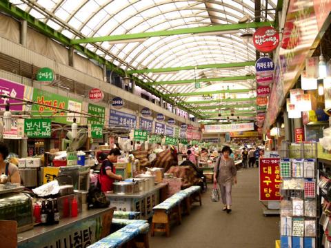 ソウル市民の日常が垣間見れる活気溢れる広蔵市場！