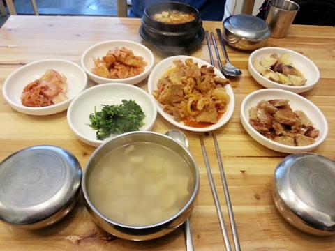 韓国式の家庭食が手頃な価格で