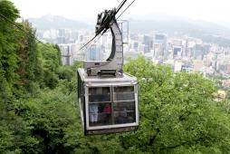 南山ケーブルカーに乗ってソウル市内の展望を見ながら頂上へ！