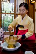 在傳統韓屋裡品嘗正宗的韓國料理！