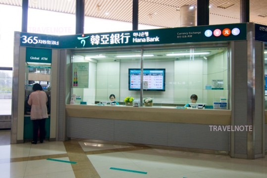 韓国ウォンの両替するなら素早く楽に両替！金浦空港のハナ銀行へ！