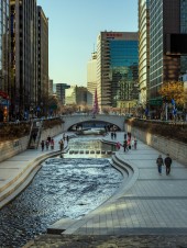 位于首尔市中心的清澈流水，消暑休闲好去处
