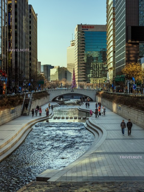 位於首爾市中心的清澈流水，消暑休閒好去處