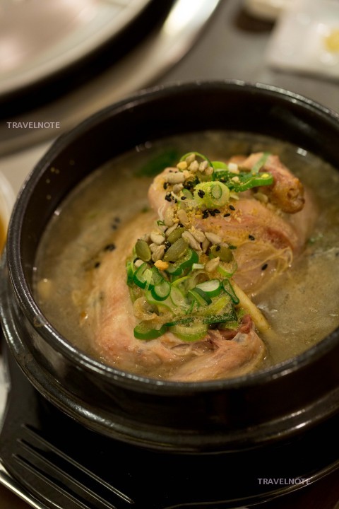 住韩式民族风餐厅带你体验传统参鸡汤！