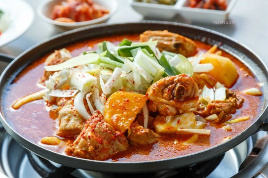 名揚海外的韓式辣燒雞店！