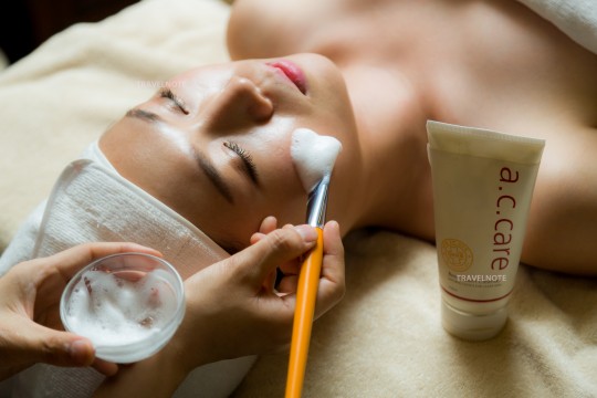 使用知名護膚品牌a.c.care，為你帶來美白去皺的最佳效果！