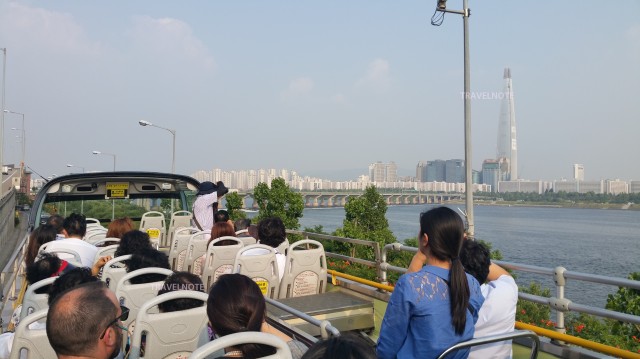 雙層觀光巴士，開放式的坐席觀看漢江沿岸風景！