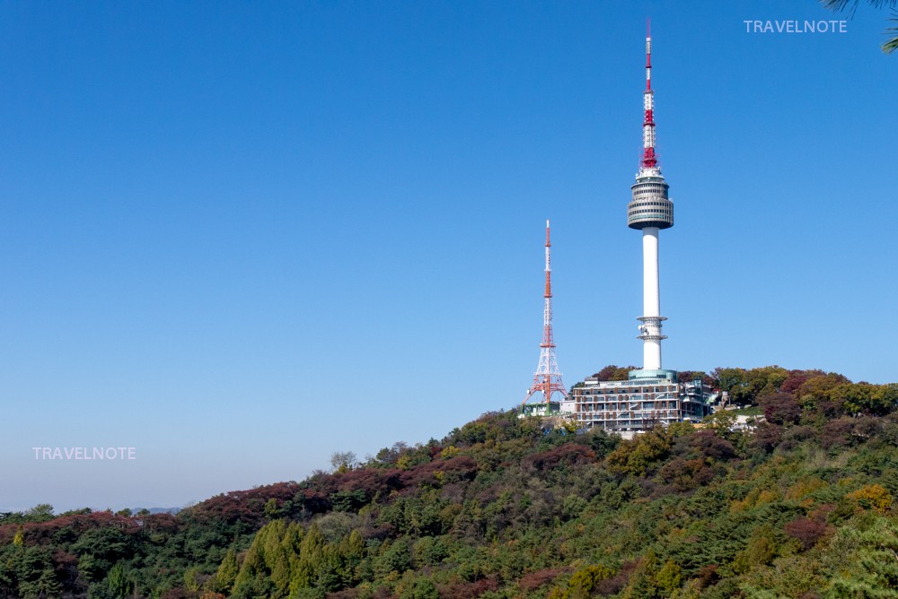 紅葉を迎えた南山