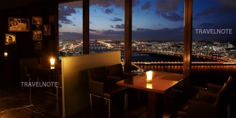 漢江の夜景を一望しながらロマンチックなディナーを満喫