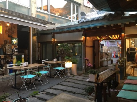 弘大にひっそり佇む韓屋の韓国料理店