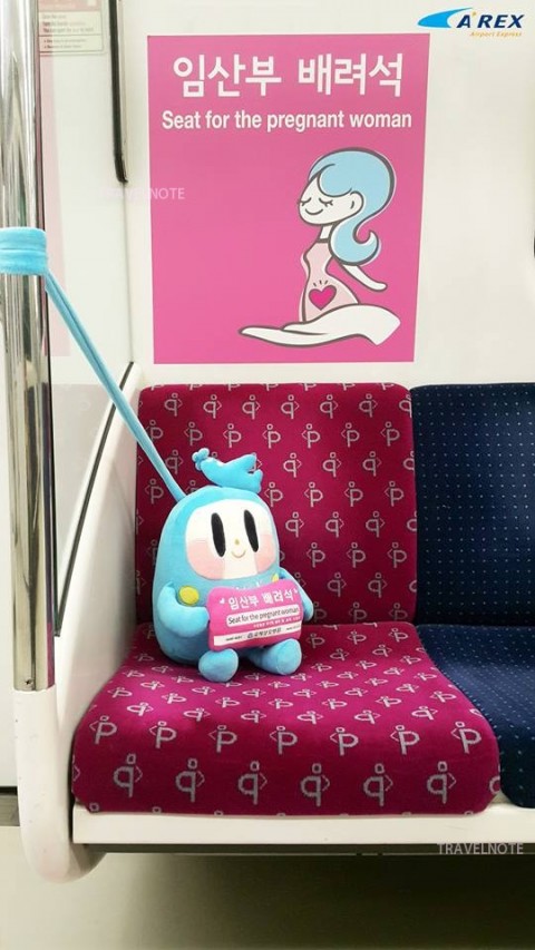 ピンクシート守る空港鉄道キャラクター「ナル」