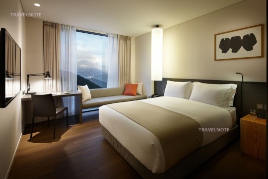 位于首尔南部岛屿济州岛的高级休闲酒店，首尔的代表品牌新罗酒店