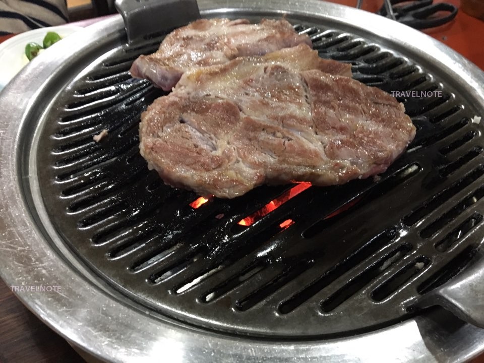 安くて美味しい学生に長年愛される新村の焼肉店