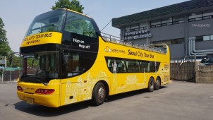 2階建バスでソウルの伝統市場や古宮を巡る旅