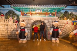 在首尔最大规模的泰迪熊主题博物馆里跟不同大小尺寸的泰迪熊一起度过愉悦的时光吧！
