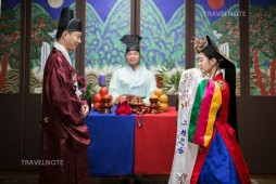 穿上韓國傳統婚禮服飾體驗韓國傳統婚禮過程