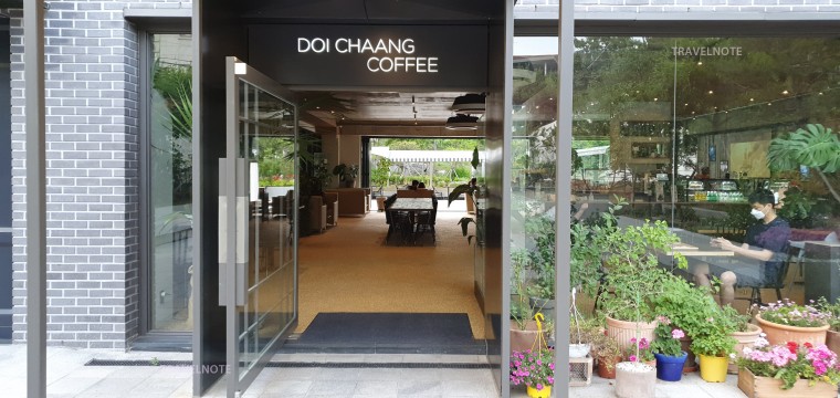 自然に囲まれた付岩洞に位置したDOI CHAANG COFFEEでゆったりとしたひと時を過ごしてみませんか。